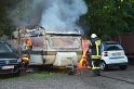 Wohnwagenbrand Koeln Rodenkirchen vor der Bruecke P100